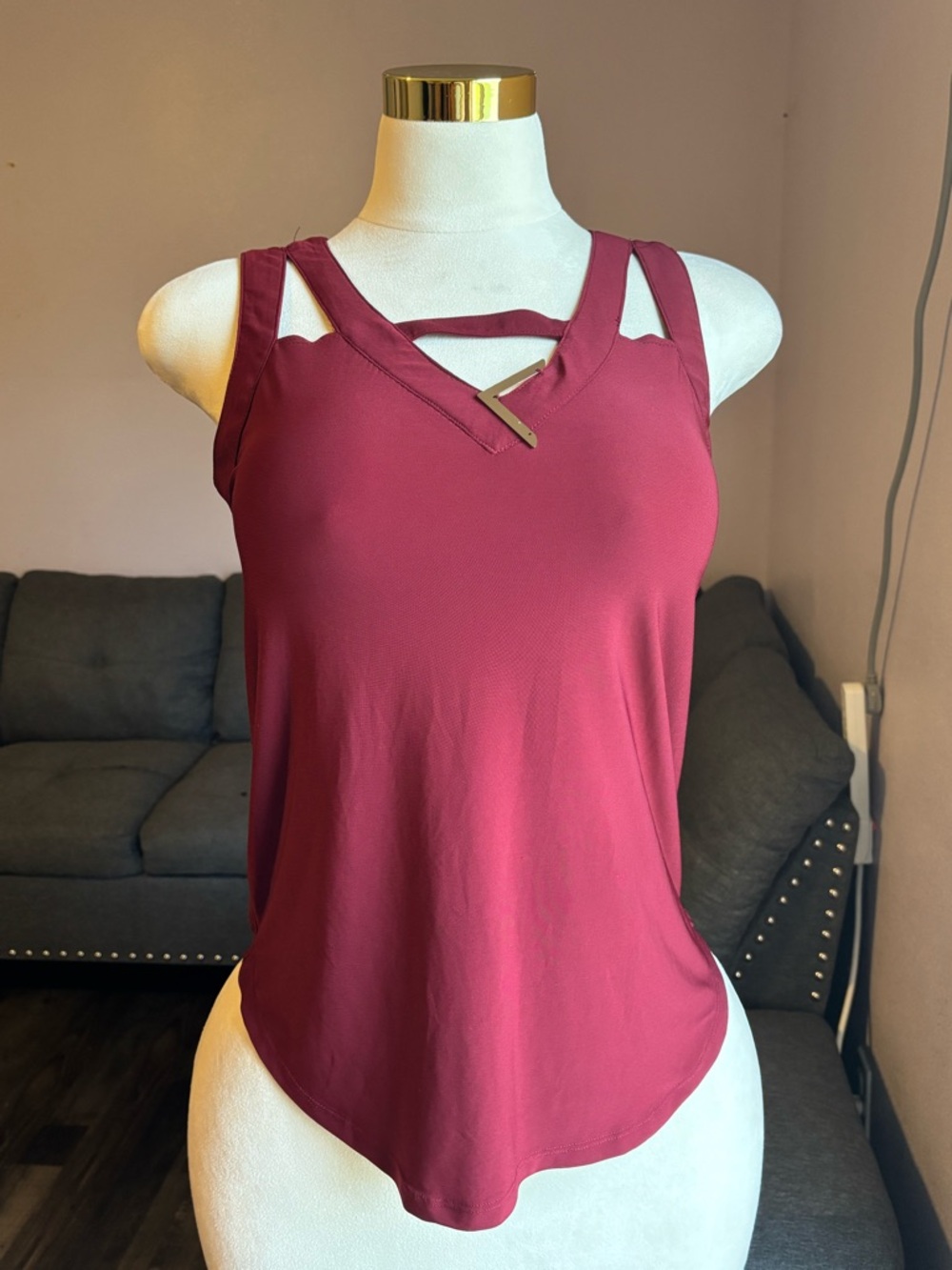 AUW Strappy V-Neck Tank Top - Wine